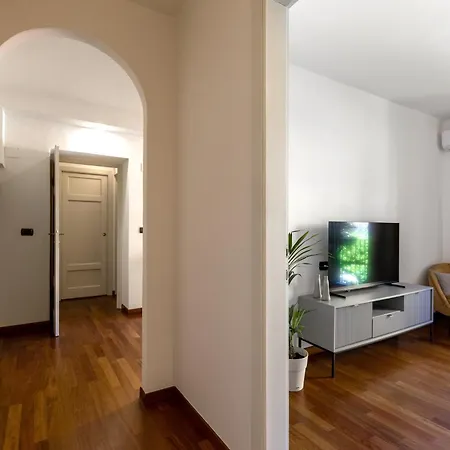 Luce - Stylish Terrace In The Heart Of Lucca